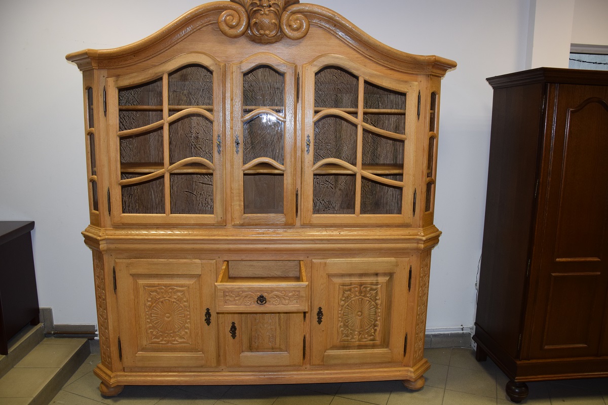 kredens w całości z litego dębu