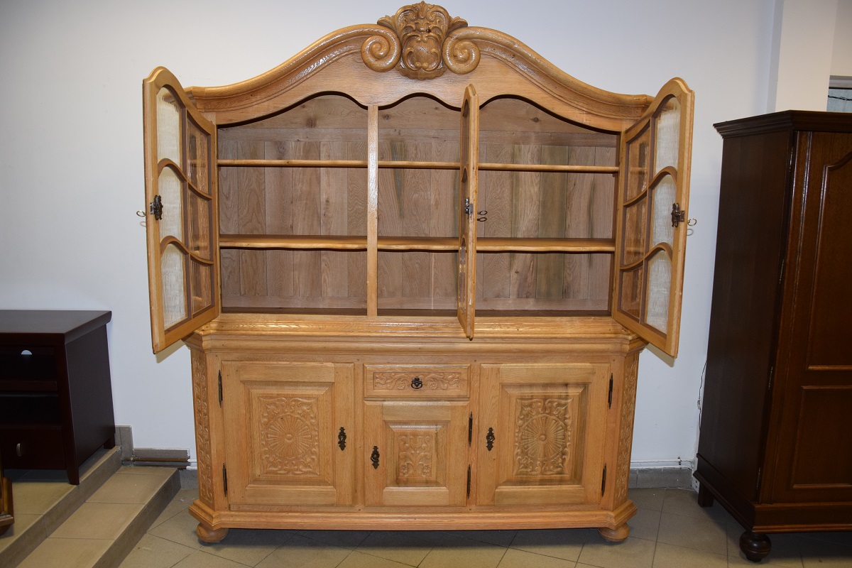 kredens w całości z litego dębu