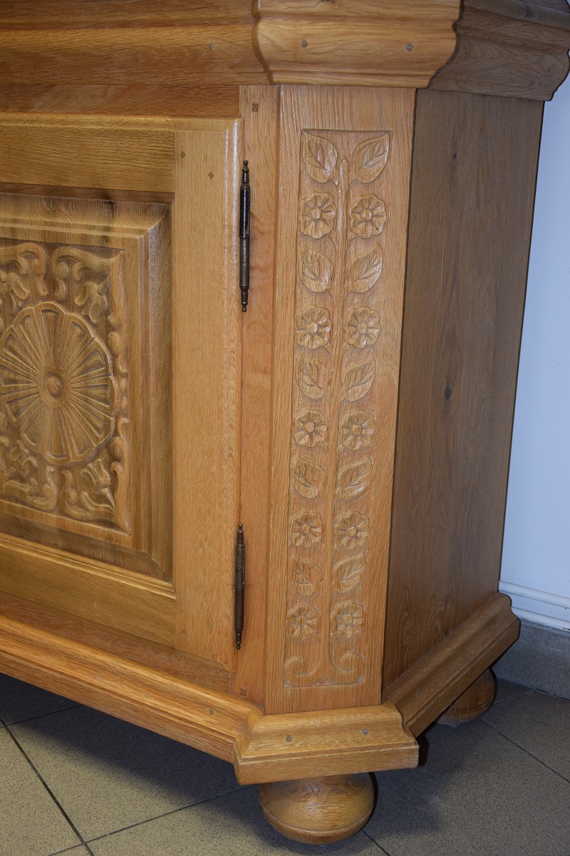 kredens w całości z litego dębu