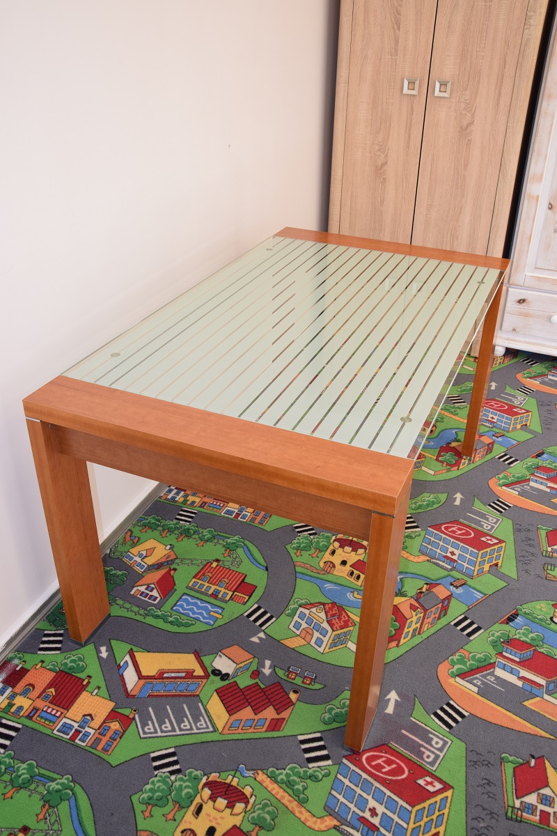 stół nierozkładany - jak nowy