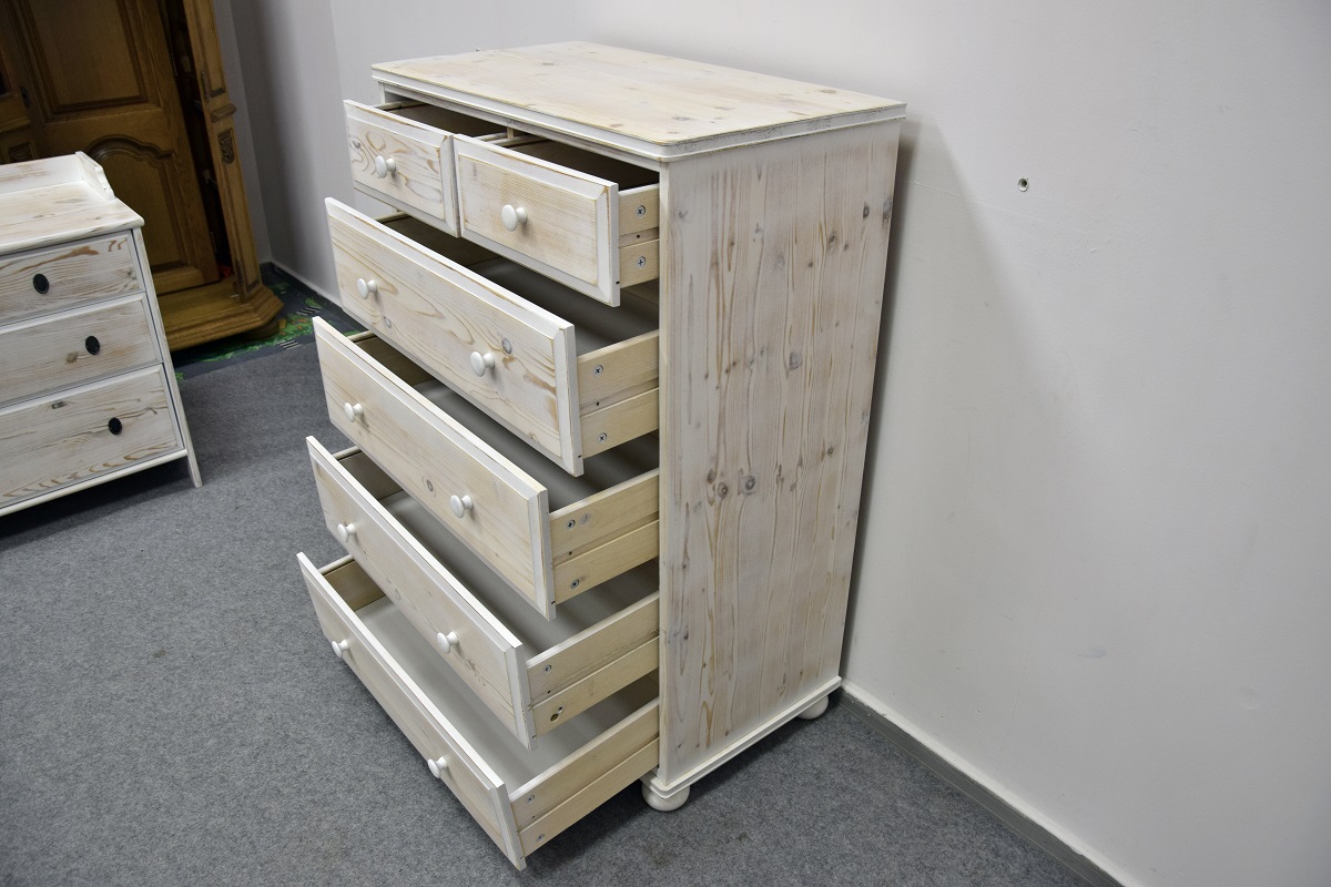 komoda sosnowa z szufladami - jak nowa