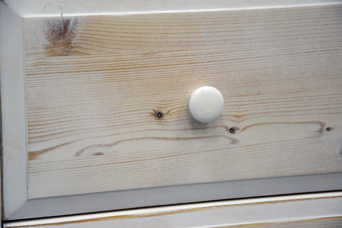 komoda sosnowa z szufladami - jak nowa