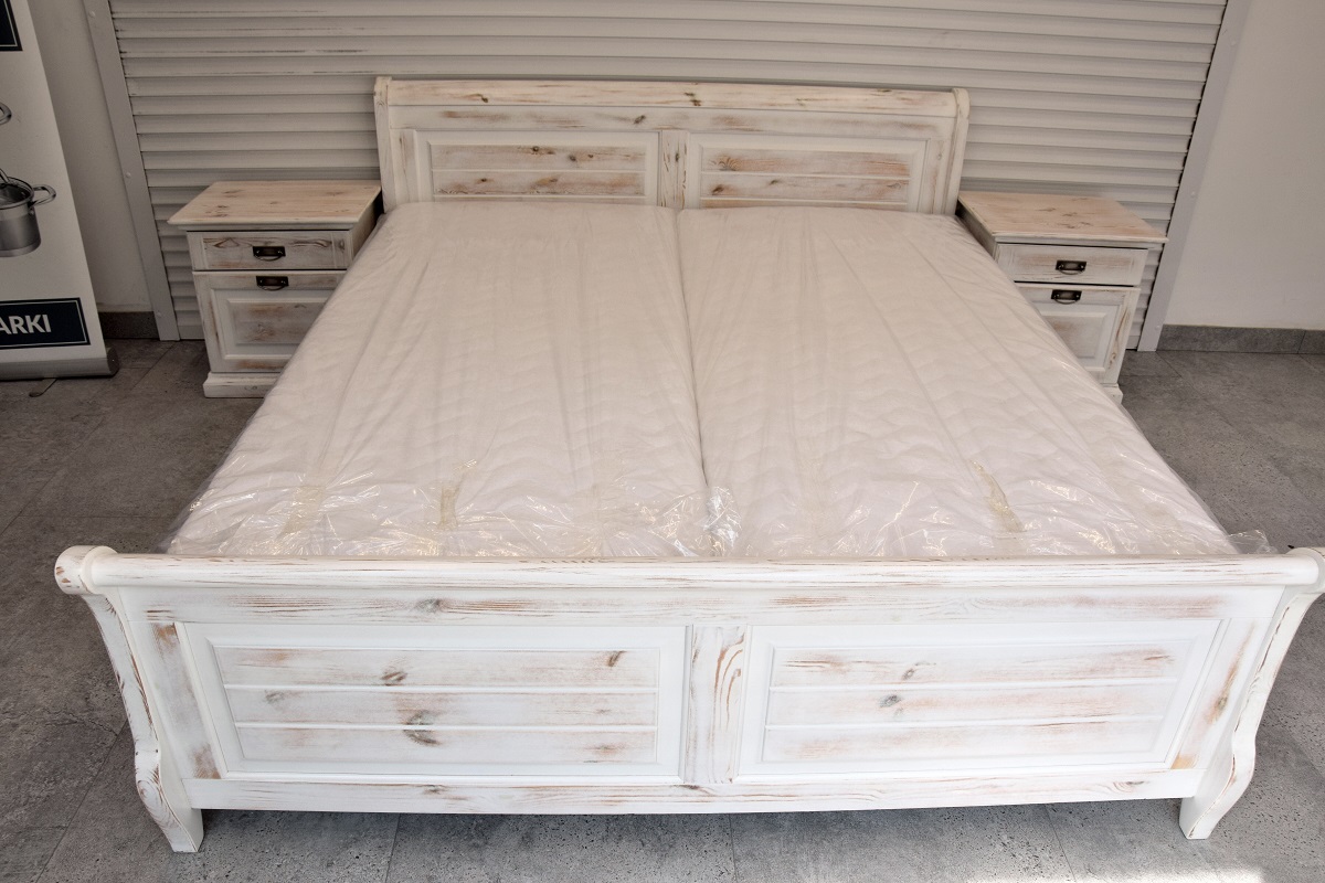 łóżko do sypialni z materacami i szafkami nocnymi - komplet jak nowy