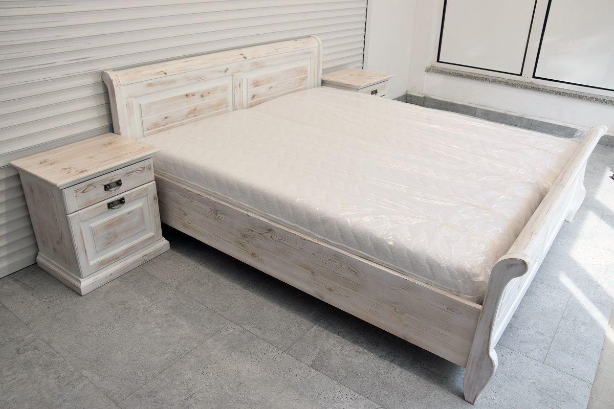 łóżko do sypialni z materacami i szafkami nocnymi - komplet jak nowy