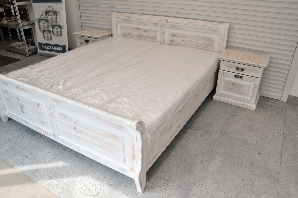 łóżko do sypialni z materacami i szafkami nocnymi - komplet jak nowy