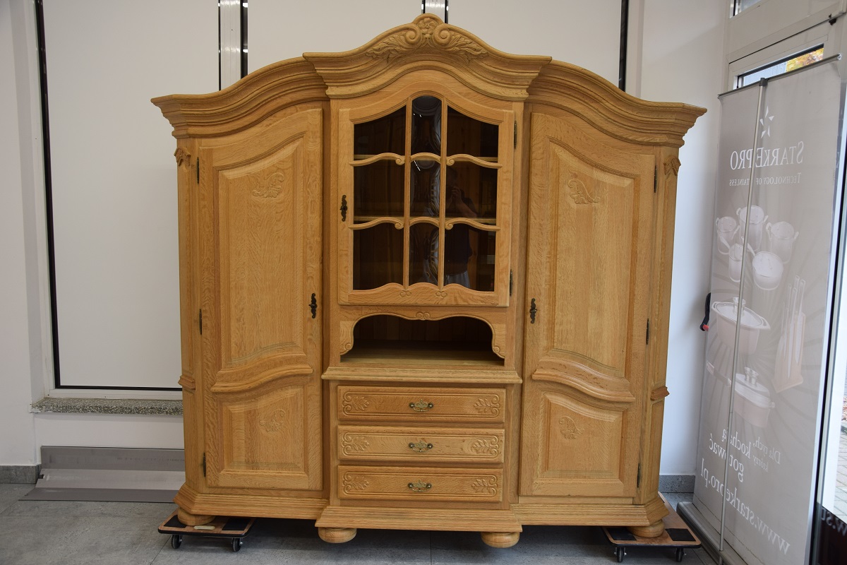 kredens z drewna dębowego - super stan