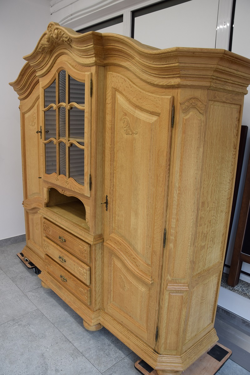 kredens z drewna dębowego - super stan