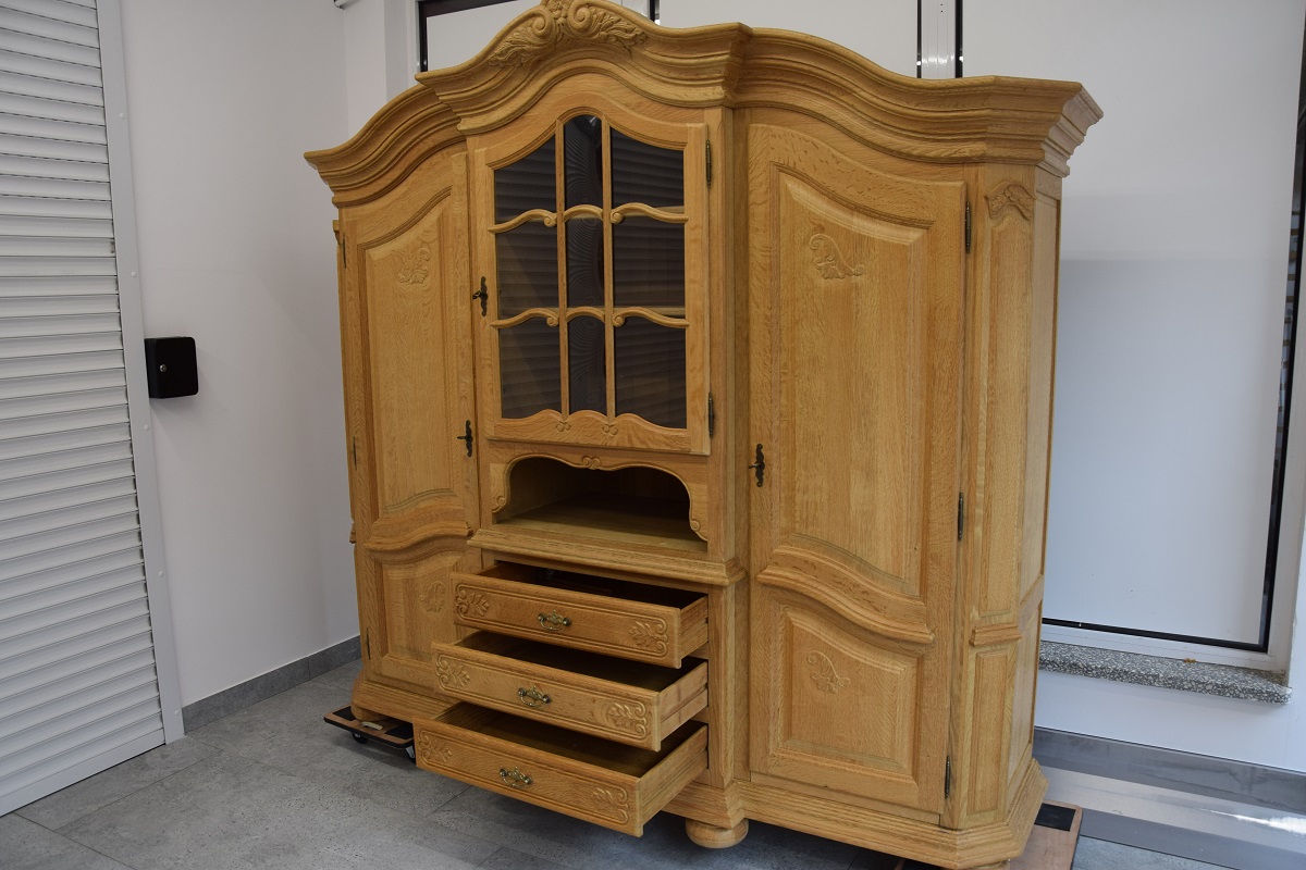 kredens z drewna dębowego - super stan