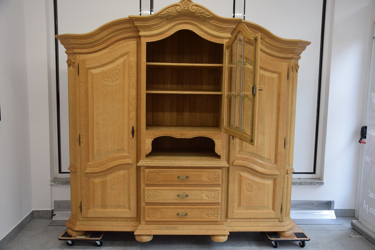 kredens z drewna dębowego - super stan