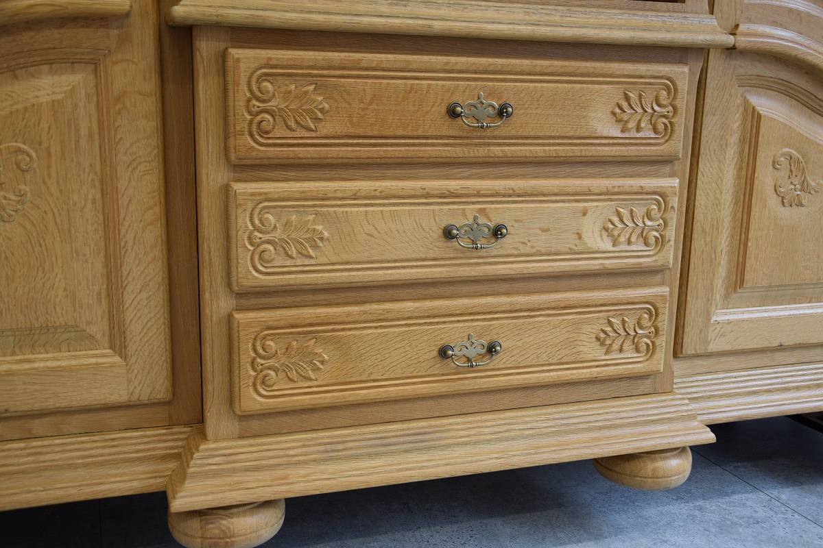 kredens z drewna dębowego - super stan