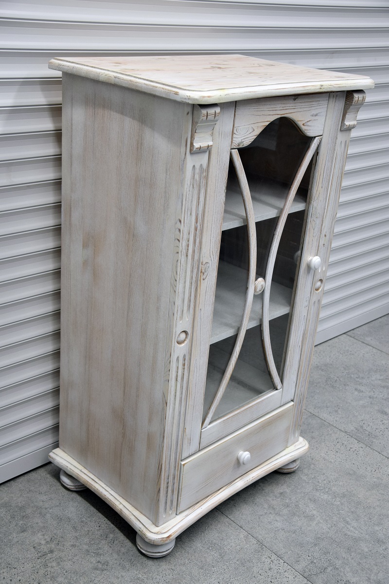 witryna z drewna sosnowego - jak nowa