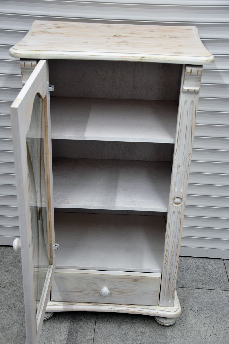 witryna z drewna sosnowego - jak nowa