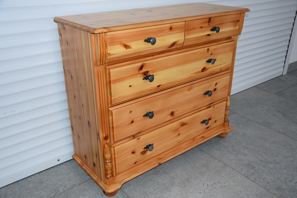 komoda z drewna sosnowego - jak nowa