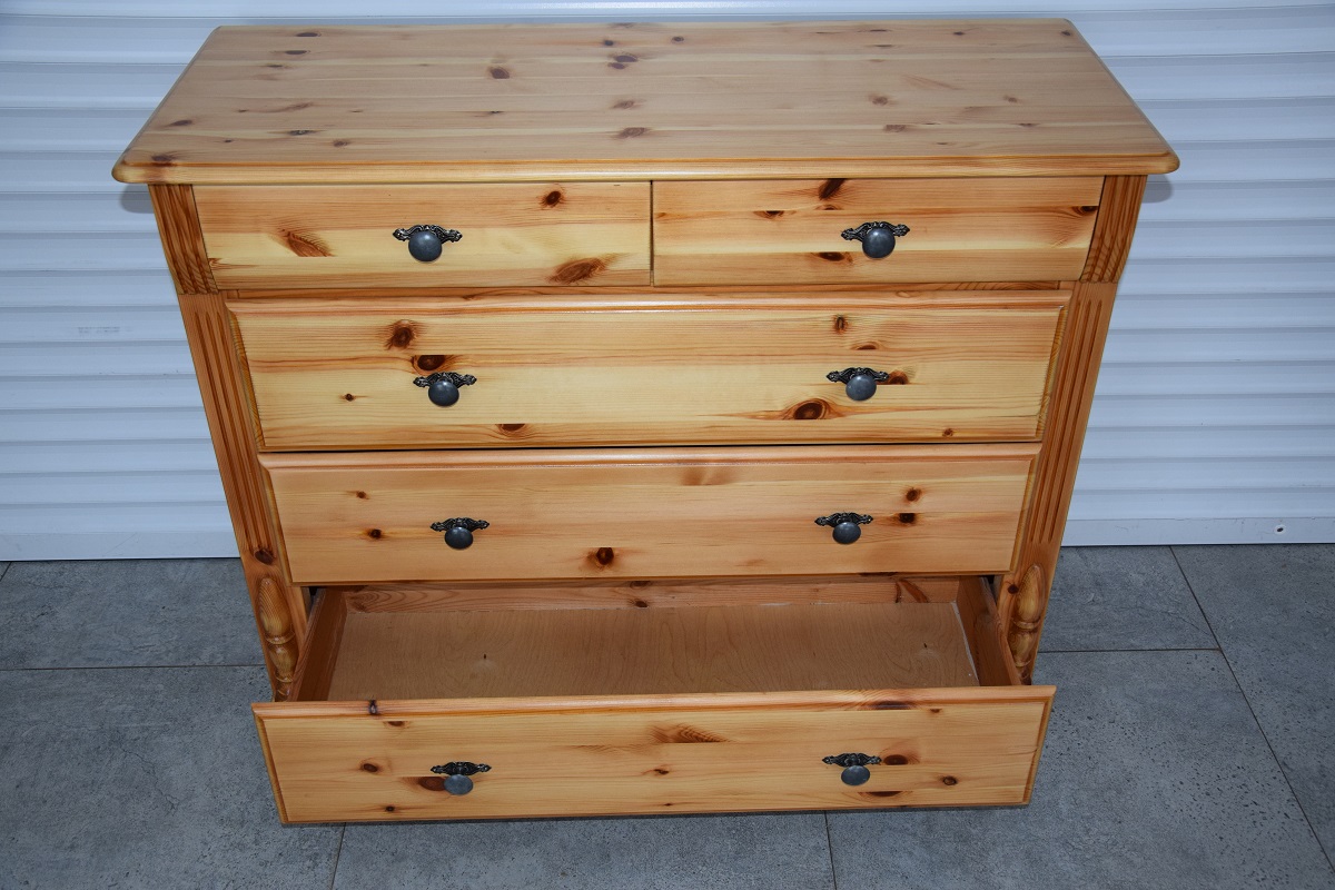 komoda z drewna sosnowego - jak nowa