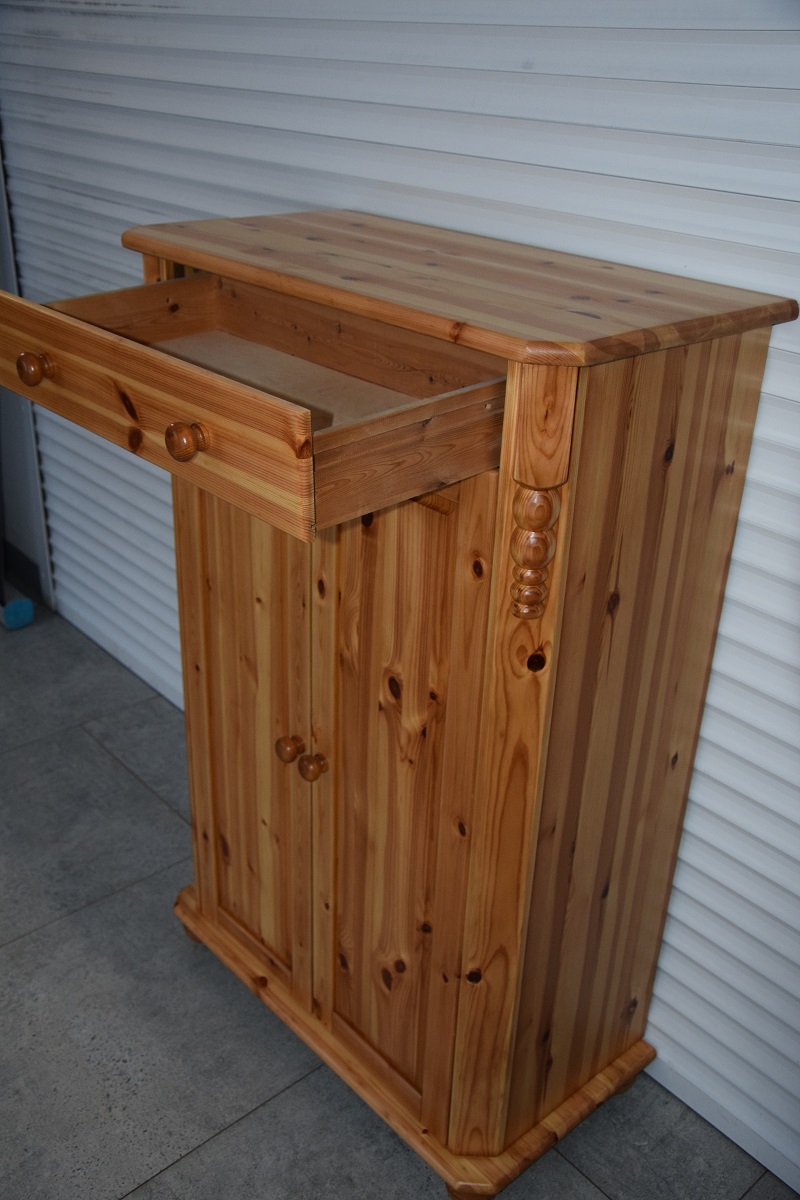 komoda z drewna sosnowego - jak nowa