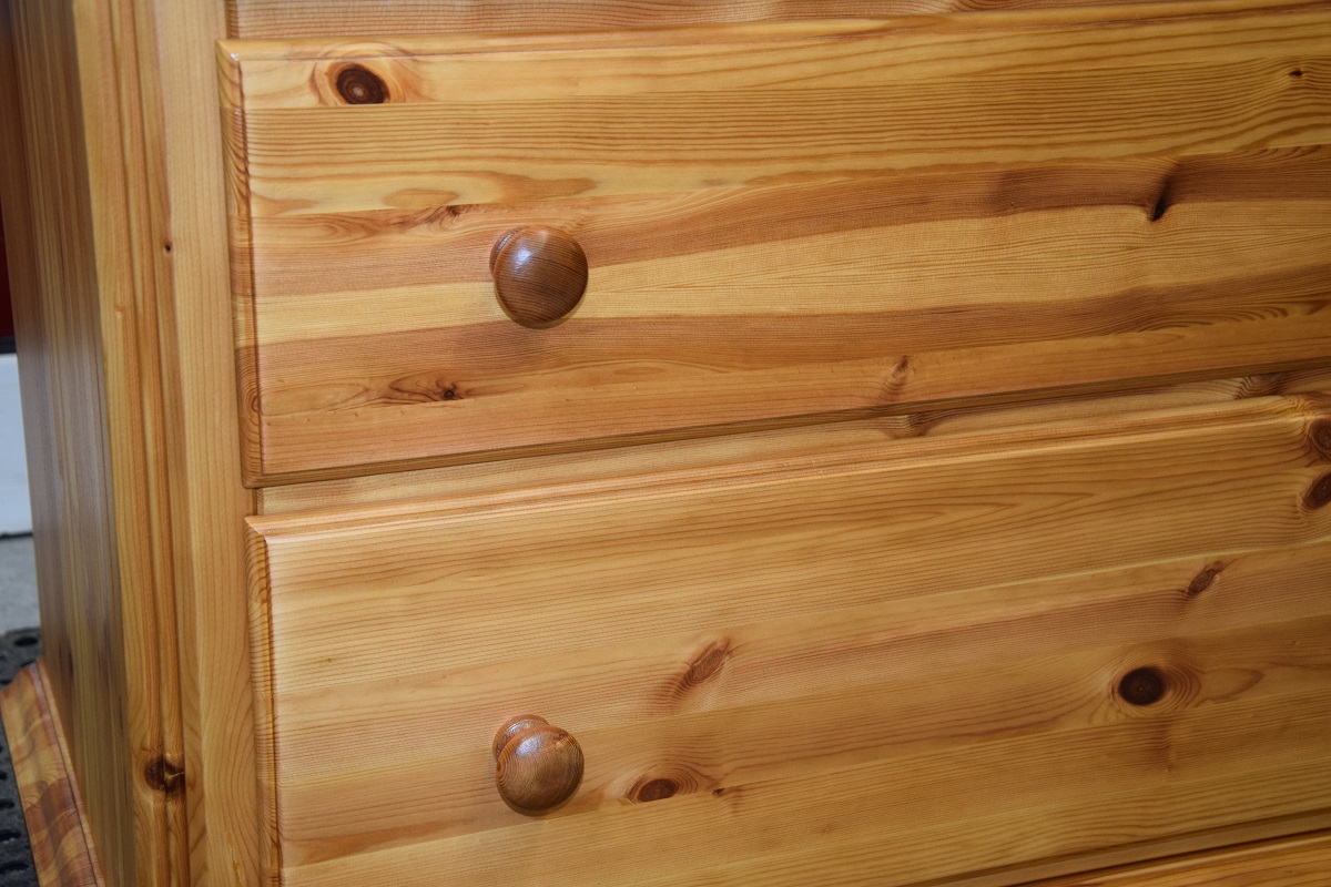 komoda z szufladami z drewna sosnowego - jak nowa