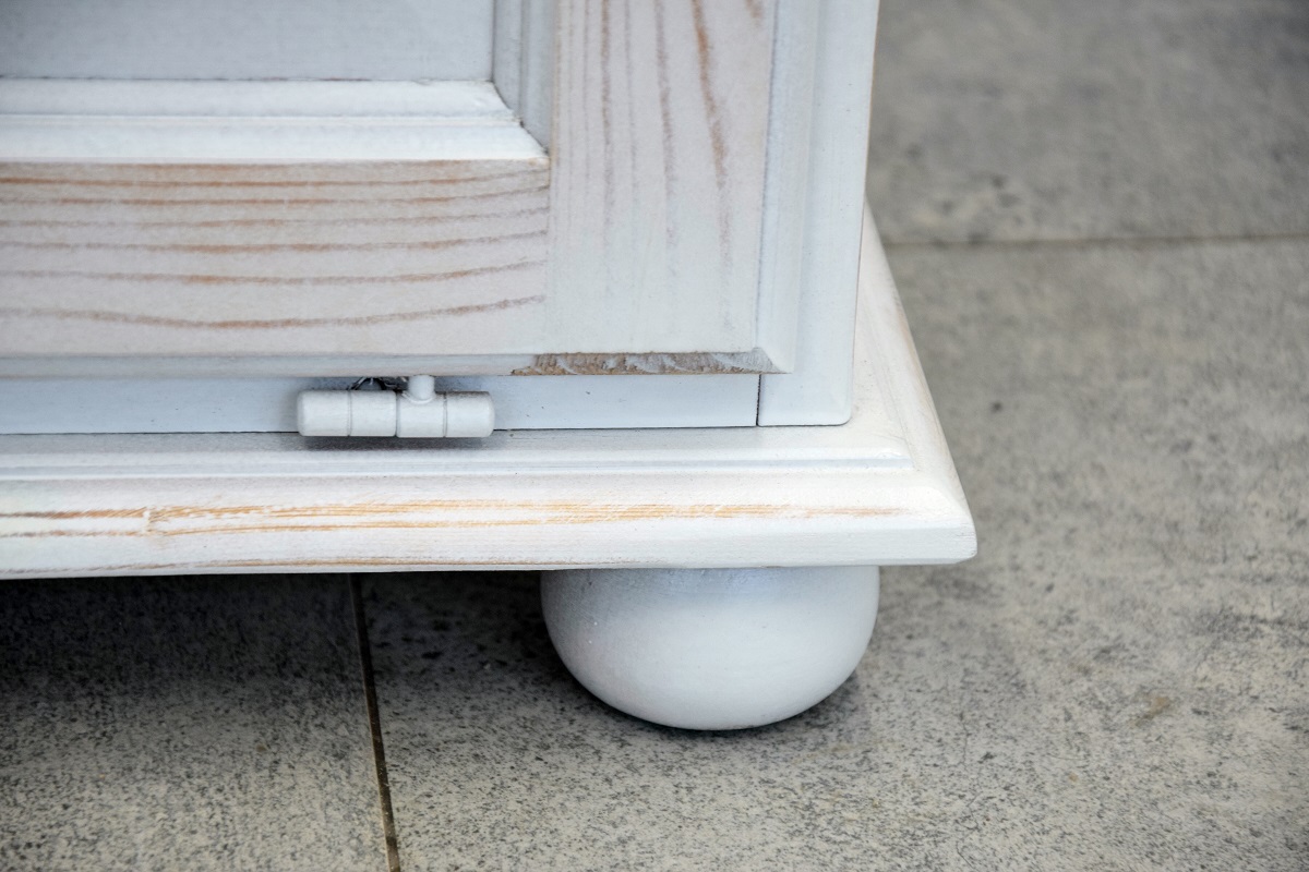 szafki nocne z drewna sosnowego - jak nowe