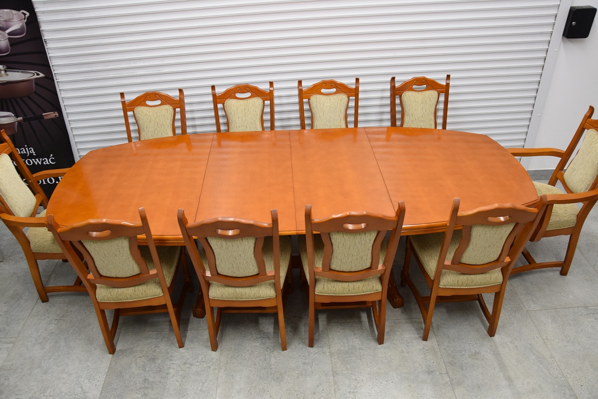 stół rozkładany i 10 krzeseł