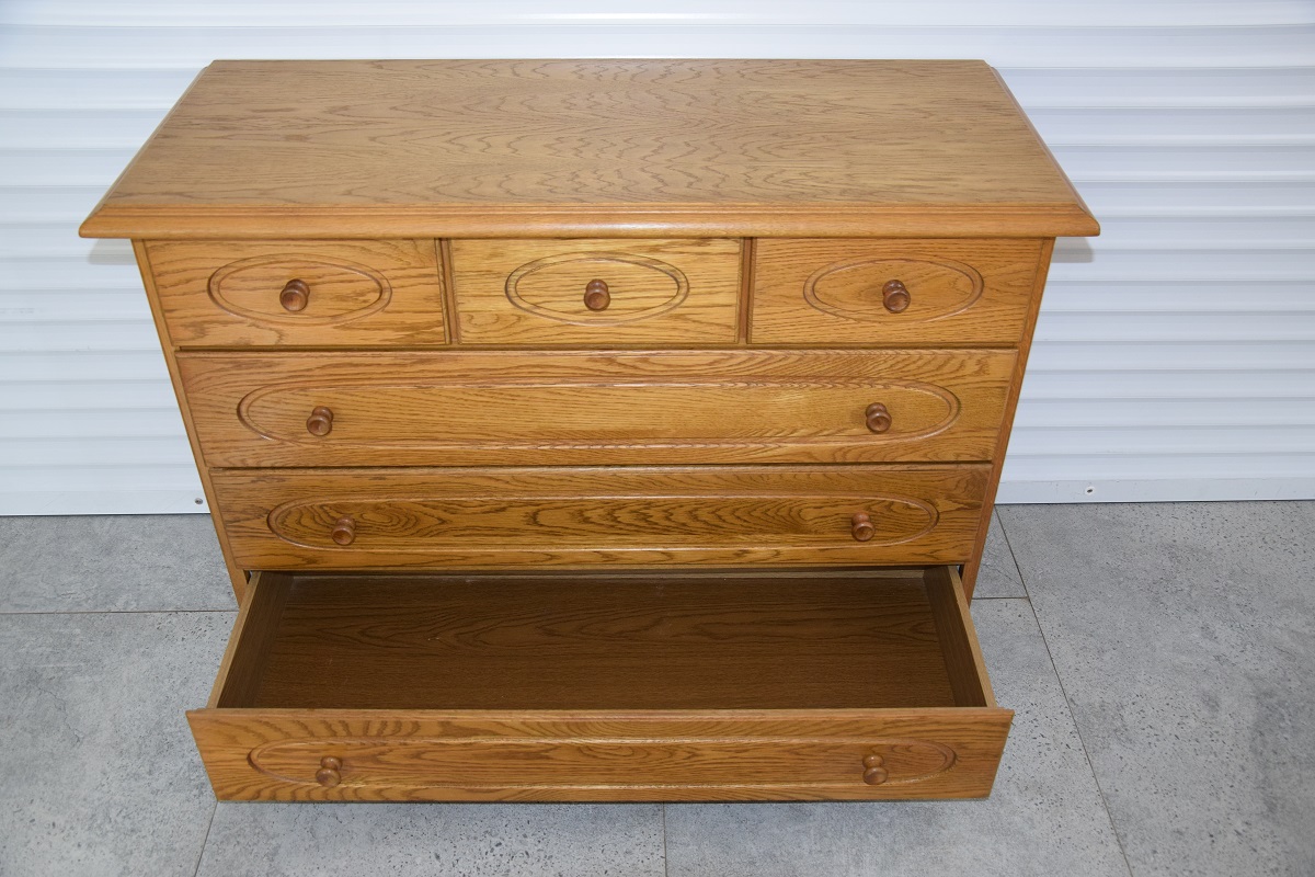 komoda dębowa z szufladami - jak nowa