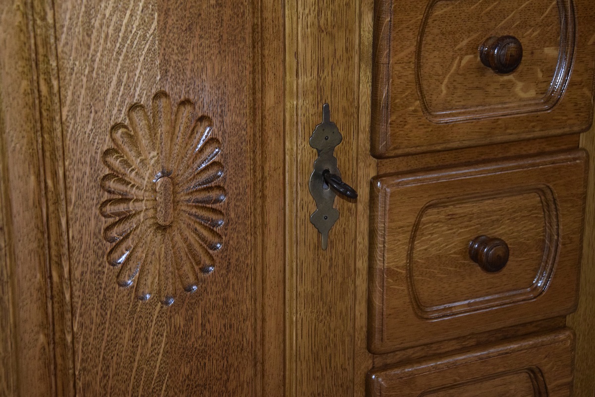 komoda z drewna dębowego - jak nowa