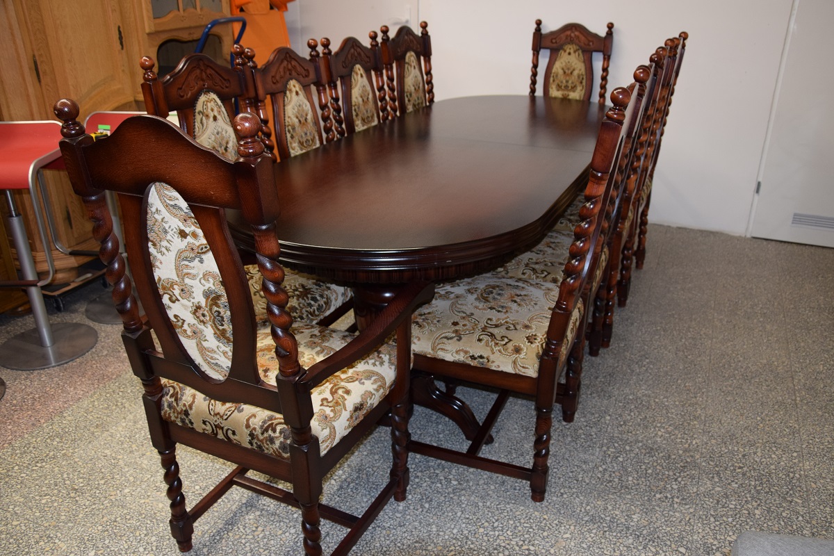 stół rozkładany i 10 krzeseł - komplet jak nowy